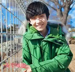适合13岁头发有点卷的男生发型2017潮流13岁男生发型发型师姐