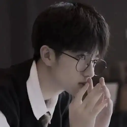 男生头像月亮也会有躲起来的时候
