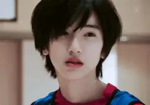 道枝骏佑妈生初恋脸绝美少年道枝骏佑被评为千年一遇的神颜,扮女装也能轻松拿捏
