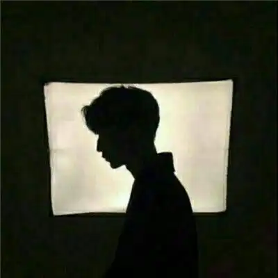 男生伤感侧颜头像喜欢有情调的男生呆呆的
