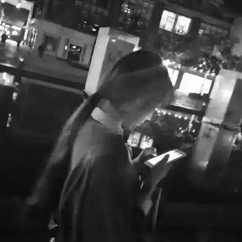 适合深夜孤独时发朋友圈的句子,句句高冷,适合精致生活的你
