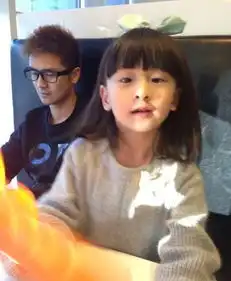 qq皮肤森蝶不是女汉子女生网络红人