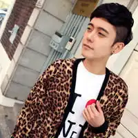 qq孤独男生头像如果不舍得忘记那就藏在心底