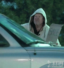 男子街头买微笑,微笑的价格多少,男子买微笑的原因主妇网