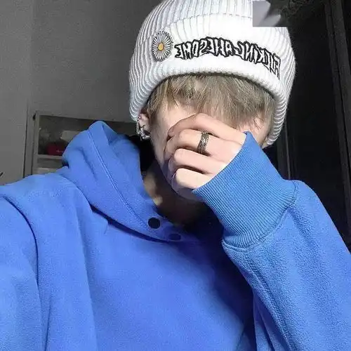 臭宝该换微信头像啦
