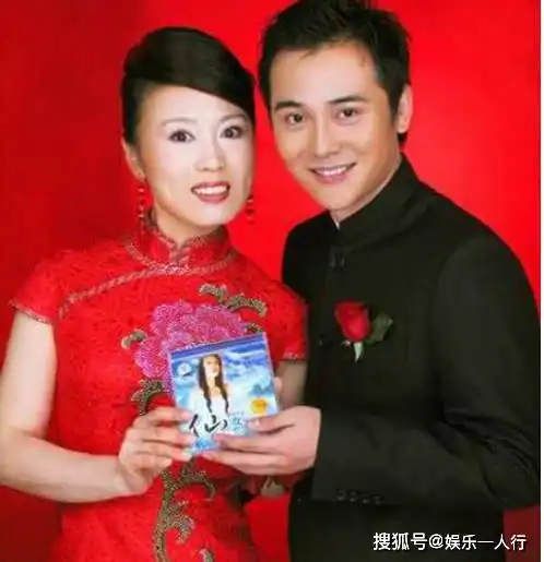 老戏骨嫁小15岁男星,结婚15年没孩子,今42岁丈夫越老越帅