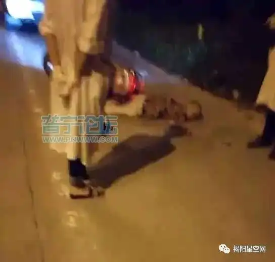 今日微资讯新河路和国道交界路口货车和摩托车碰撞,摩托车倒地