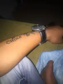 ps大神求p一张手腕被刀割流血的相片