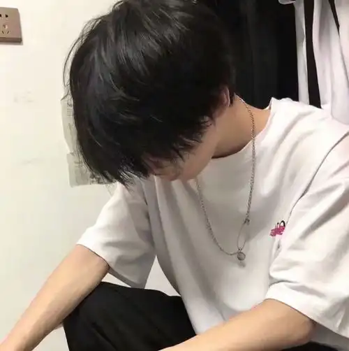 男头我看见你时笑意是直达眼底的
