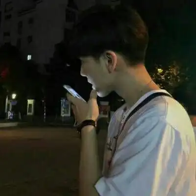 她的眼睛很干净,没有浓浓的妆粉心微信头像我要个性网
