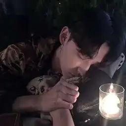 伤感落魄男生图一寂寞是一个人的烟
