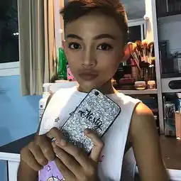 泰国12岁男孩凭逆天化妆术走红网络,还给爸妈盖了别墅