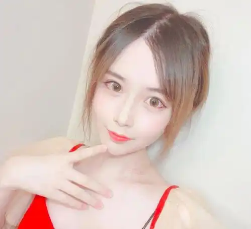 和平精英女装不流行了呆萌女扮男装,粉丝直言辣眼睛