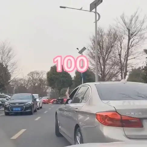 男生在女生面前低头应该不会有错的,吃亏是福这是个商机啊