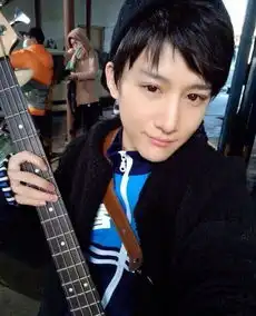见到ta,哥凌乱了
