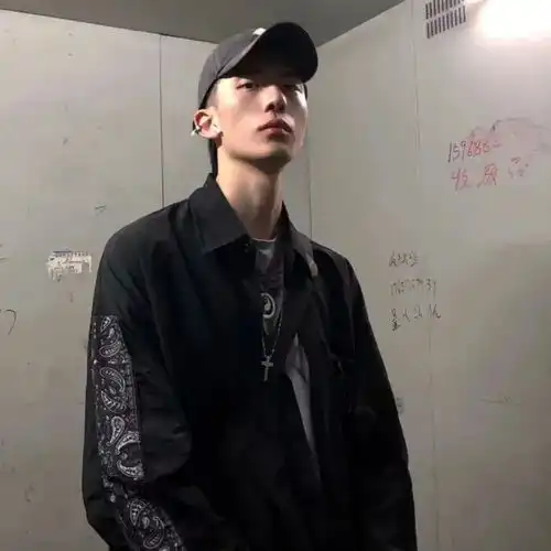 微信头像唯美头像宇航员头像带字头像男生头像女生头像情侣头像
