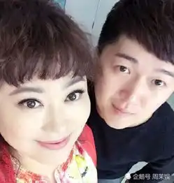 没学过表演却走红,一婚被弃二婚嫁小15岁男友,年近五十仍单身