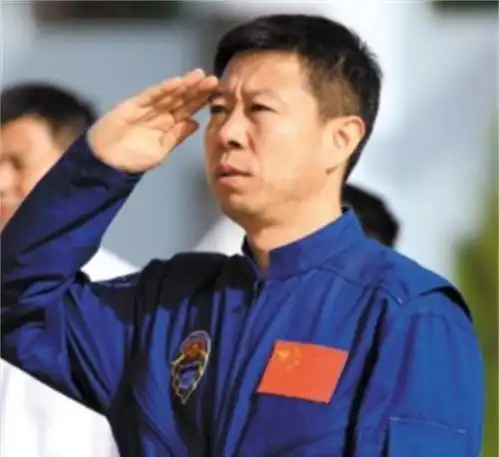 航天员刘旺近况令平遥人感到自豪,其妻子举止端庄,女儿乖巧可爱