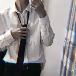 小清新白衬衫侧脸和半身男生头像
