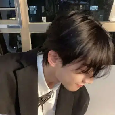 快手很帅气颜值超高的男生头像这世界偷偷爱着你只是你不知道而已
