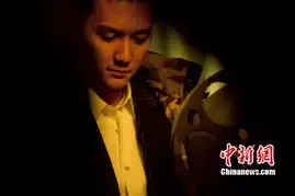 冯绍峰微电影剧照型男酷车时髦养眼