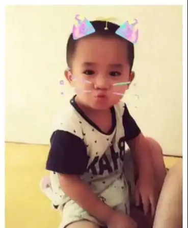 还记得那个被妈妈用剪刀,划成大花猫的男婴吗