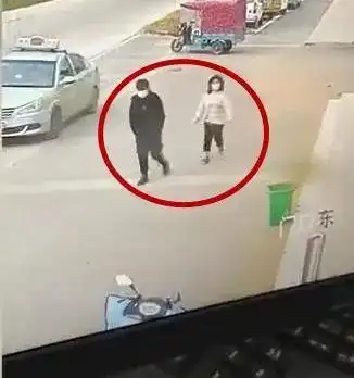 紧急寻人安徽15岁女孩与口罩男出走后失联,手机被扔一旁
