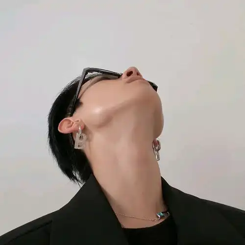 高级感男生头像
