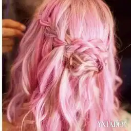 有没有像这样的头发粉色的女生头像
