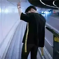 qq帅哥头像背影
