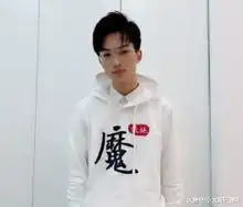 又一个中国电竞选手上时代广场,这些中国面孔你认识吗