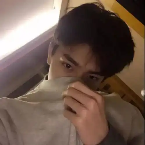 男生头像日益努力而后风生水起众生皆苦你也不能认输