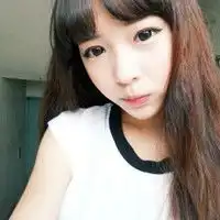 谁能帮我找一下和这张男生头像比较像的女生头像