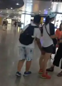 南京地铁一男孩伸咸猪手至少摸5名女子