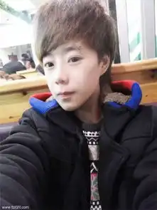 谁有14岁男孩真实的自拍照片
