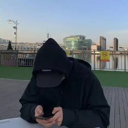 男生头像丨一切会变得有些黑暗,在它们光芒万丈之前
