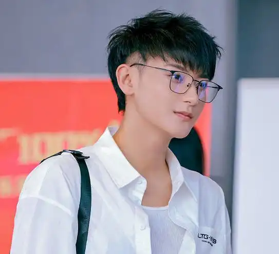 吴亦凡被刑拘,归国四子中的其余三人,他们又在忙什么
