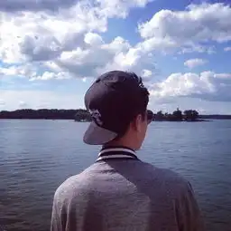 求好看的男生在海边的侧脸系或者背影图片