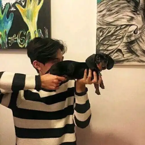 4个男生自拍的小技巧,让自拍帅出高度
