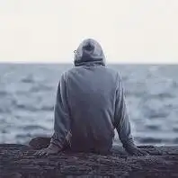 这张照片的情侣头像就是指另一张女生版