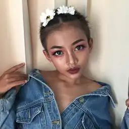 泰国13岁小弟弟化妆妩媚得要命,人家靠做美妆网红已经给爹妈买房了