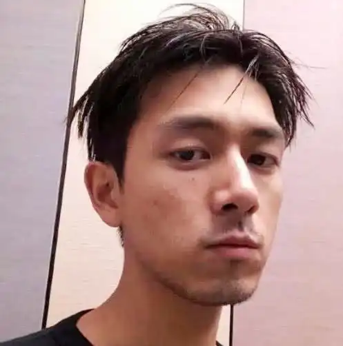 原相机明星素颜火了,李现任嘉伦真实,看到王一博被迫营业
