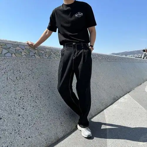 男生t恤牛仔裤的搭配阳光帅气,这3套可以跟着穿