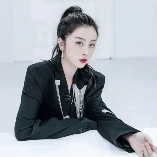 怪不得看着赵小棠很熟悉,小时候就用过她的qq头像,也是厉害了