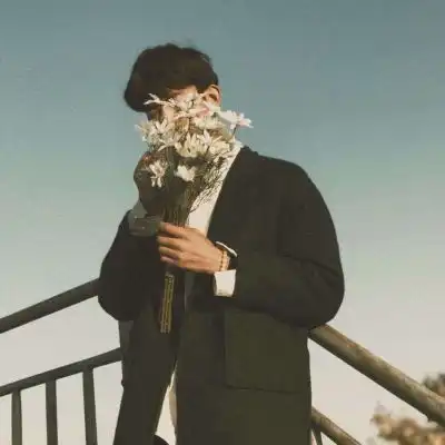 男生头像文艺阳光复古深夜看海隔夜想你
