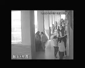 13岁男生在校坠亡监控视频最关键26秒缺失