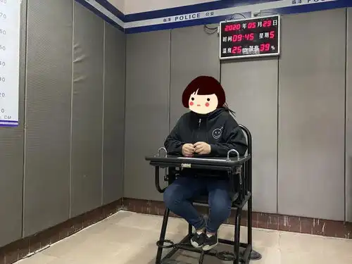 男子抖音上交往空姐,两个月送10万见到真人大跌眼镜...