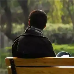 成熟稳重帅气男生微信头像

