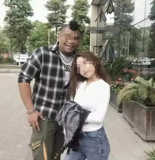 女子自备房车嫁黑人,婚后却惨遭背叛,黑人丈夫离婚分一半财产