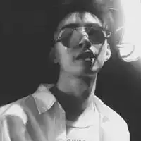 qq头像男生戴墨镜帅气很帅的男生头像戴墨镜

